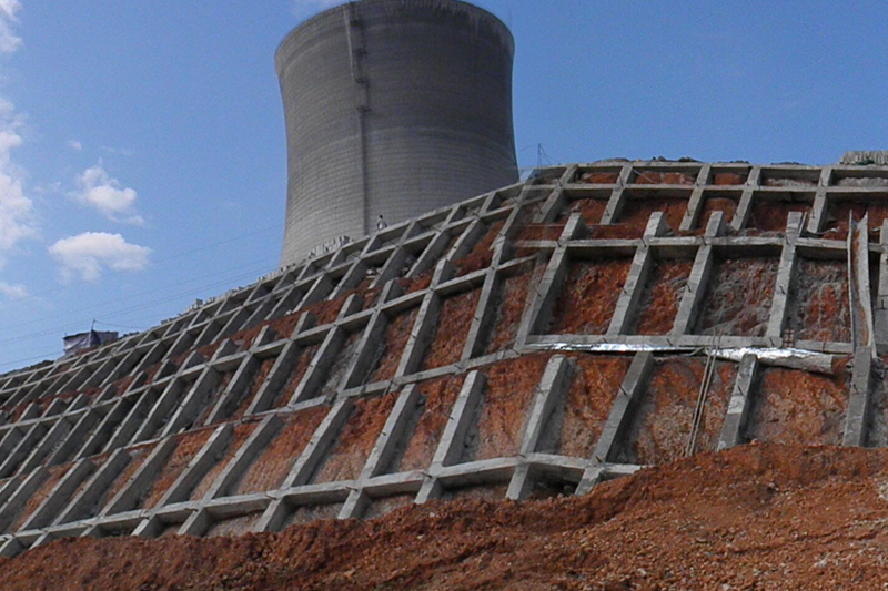 河南義馬山體支護工程（高度24米，長度1000米）